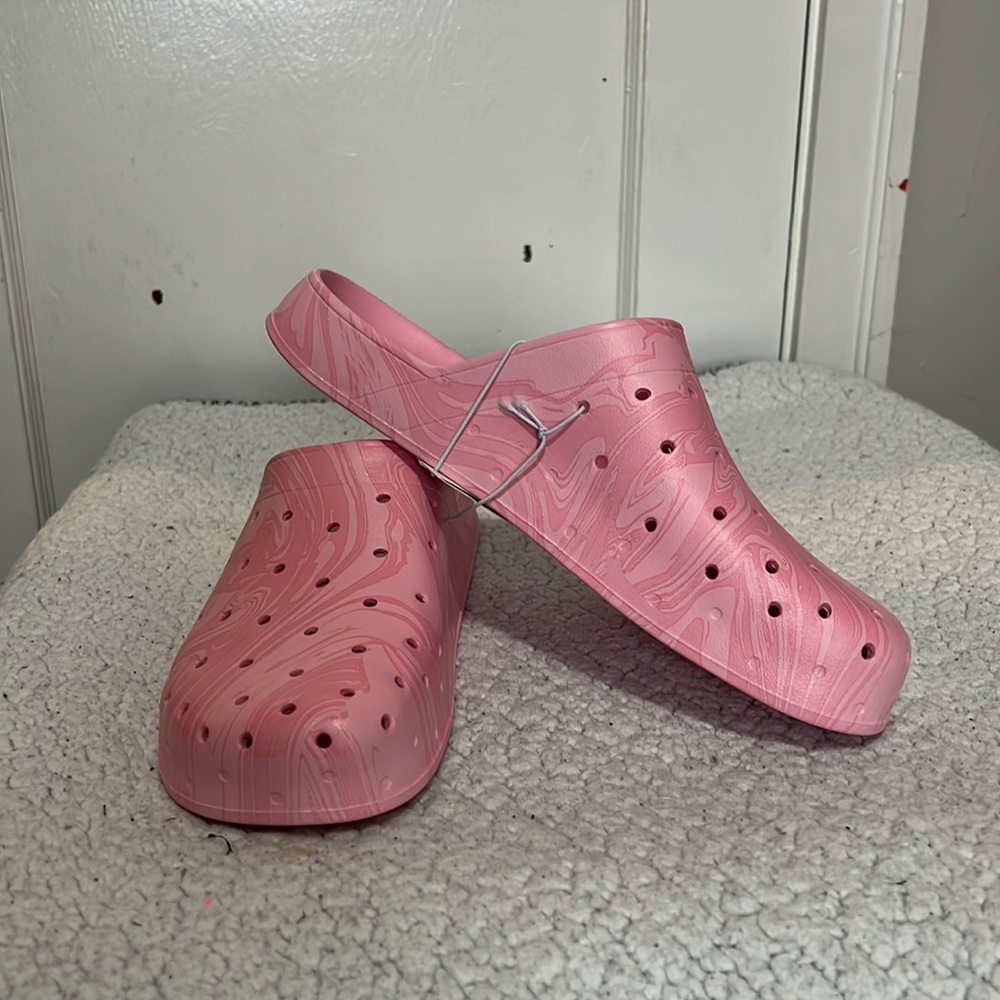 NWT Old Navy Perforated EVA Pink Slide Clog Size 5/6